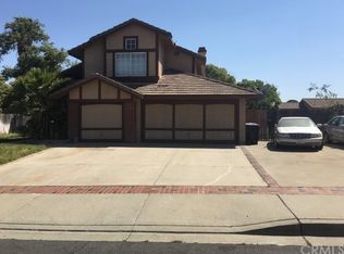 1691 W Summerset Dr, Rialto, CA 92377