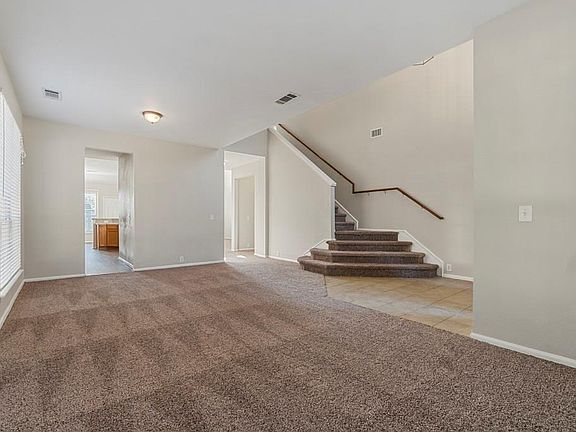 3rd image of 2848 Maple Creek Dr