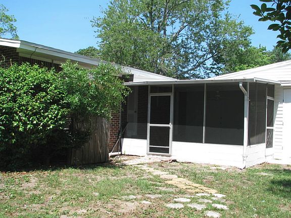 3rd image of 1228 Palisades Dr