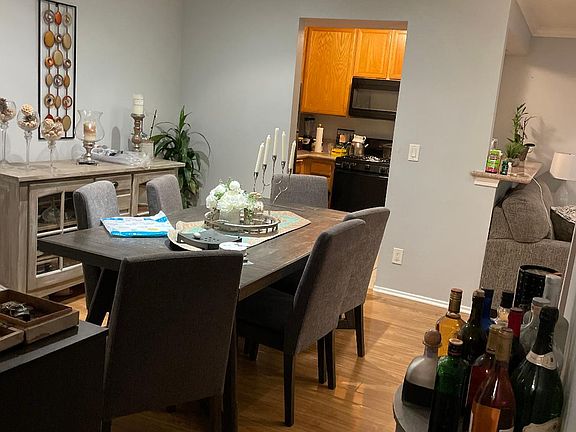 3rd image of 5325 Newcastle Ave #91316