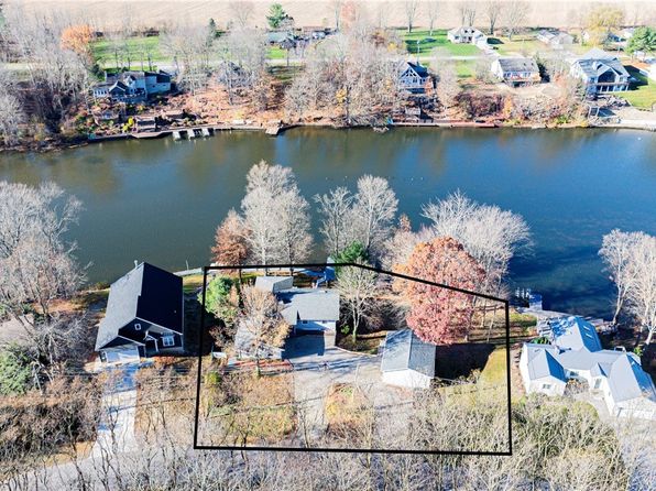 1441 Lake Vue Dr, Roaming Shores, OH 44085