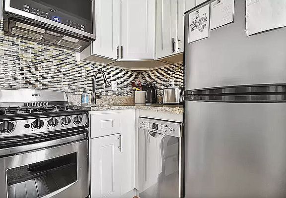 4th image of 239 E 81st St #3F