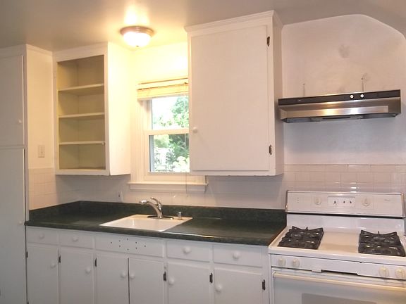 2nd image of 2643 Maplewood Ave