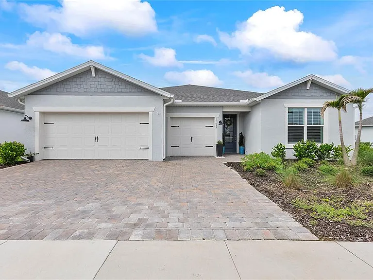 15635 Appalachian Dr — Photo 1