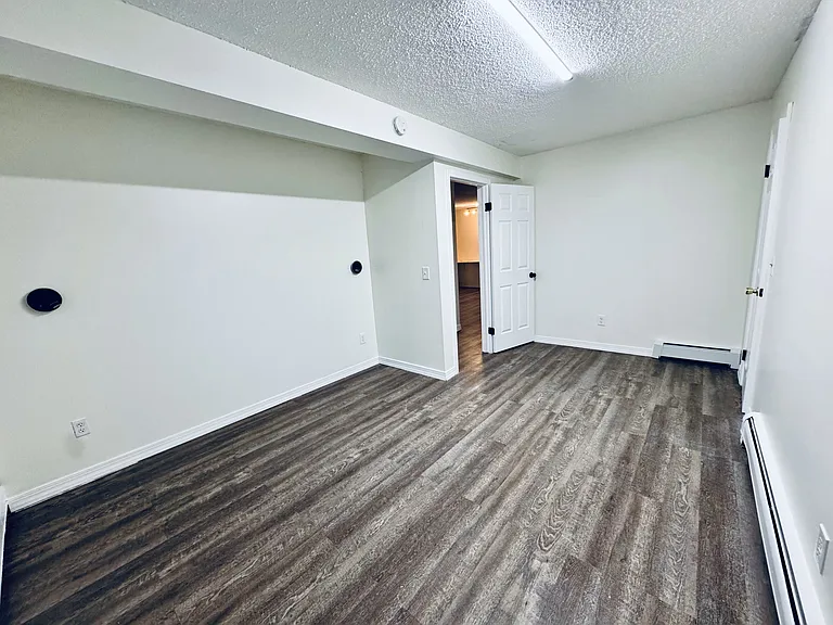 1524 Mount Hope Ave #1 — Photo 6