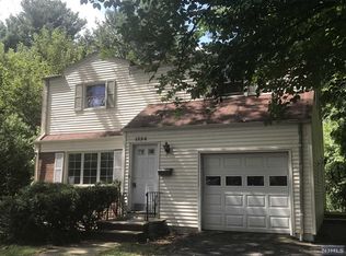 1398 River Rd, Teaneck, NJ 07666