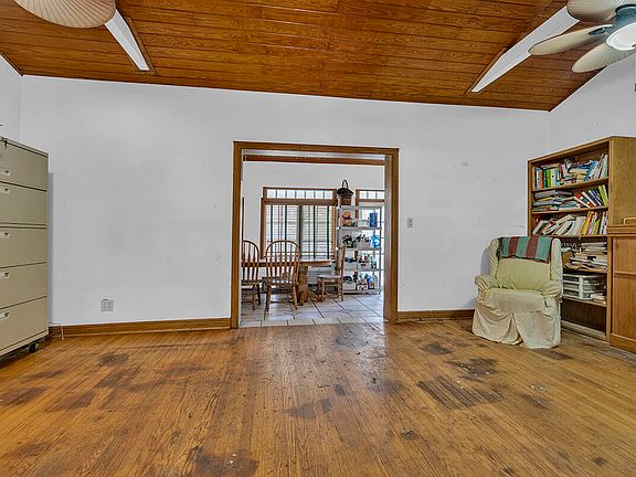 5th image of 898 NE 91st Terrace