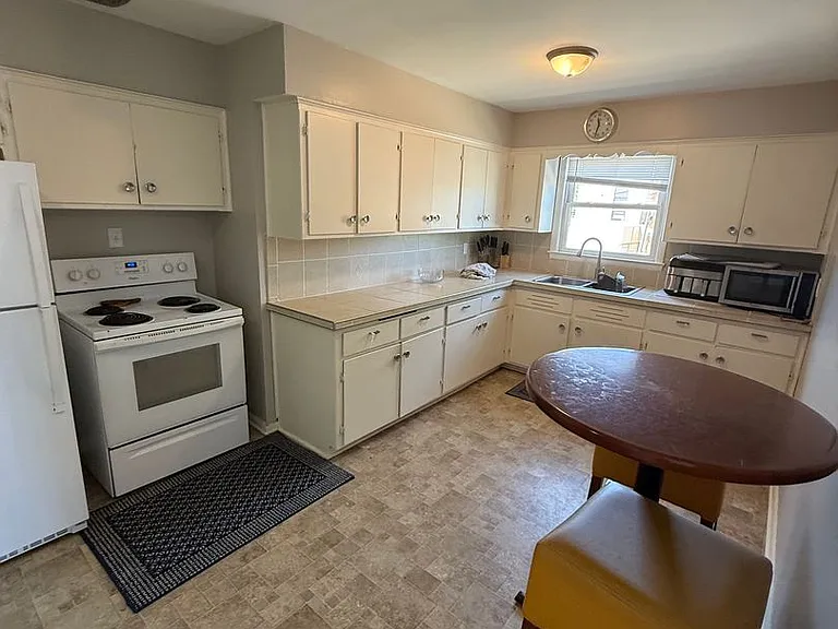 5633 W Oklahoma Ave — Photo 3