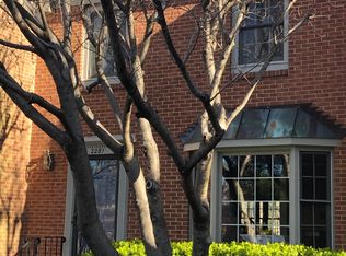 2281 Idylwood Station Ln, Falls Church, VA 22043