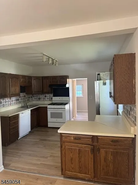 2 bed, 1.5 bath, 1066 sqft, $2,200 — Photo 3