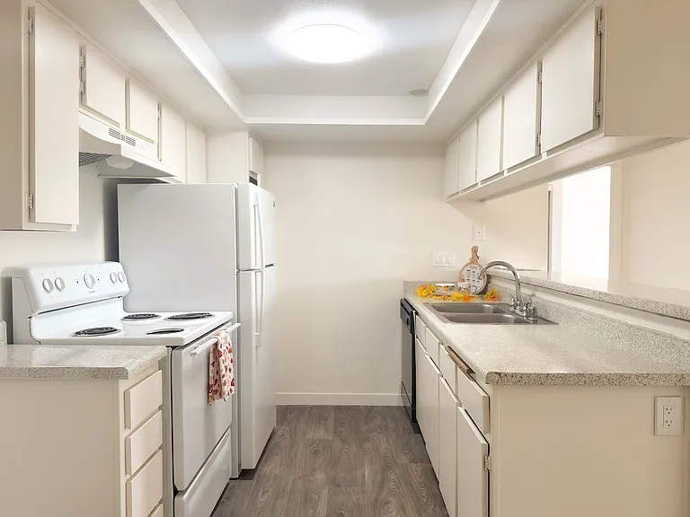 Pebblecreek Apartments — Photo 10