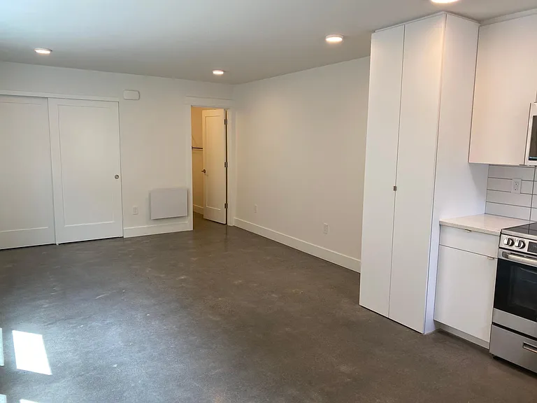 82 NE Shaver St #B — Photo 6