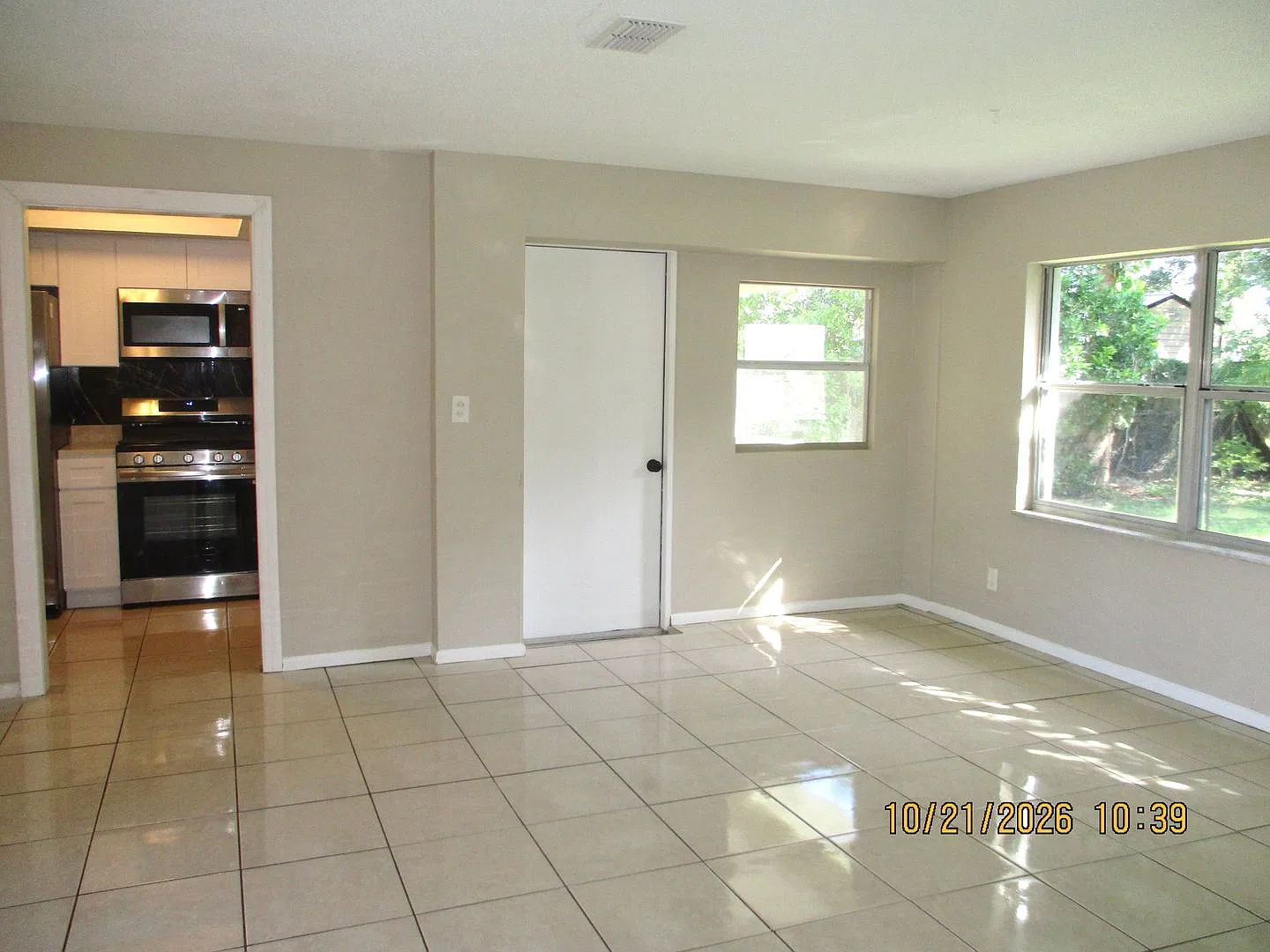 Charming 3-Bedroom Home with a Large Backyard in Daytona Beach! — Photo 4