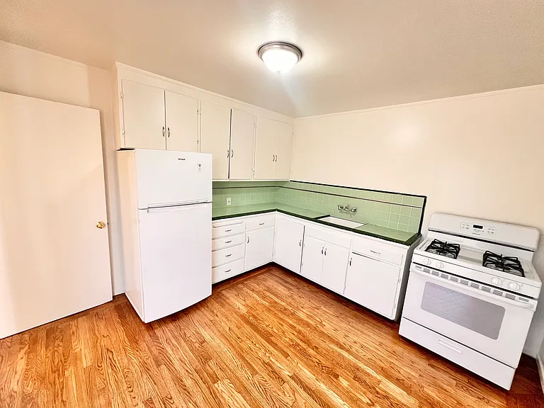 266 Abbot Ave #4 — Photo 4