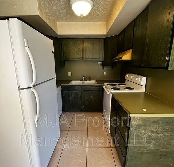 1165 Edgewood Dr #7 — Photo 3