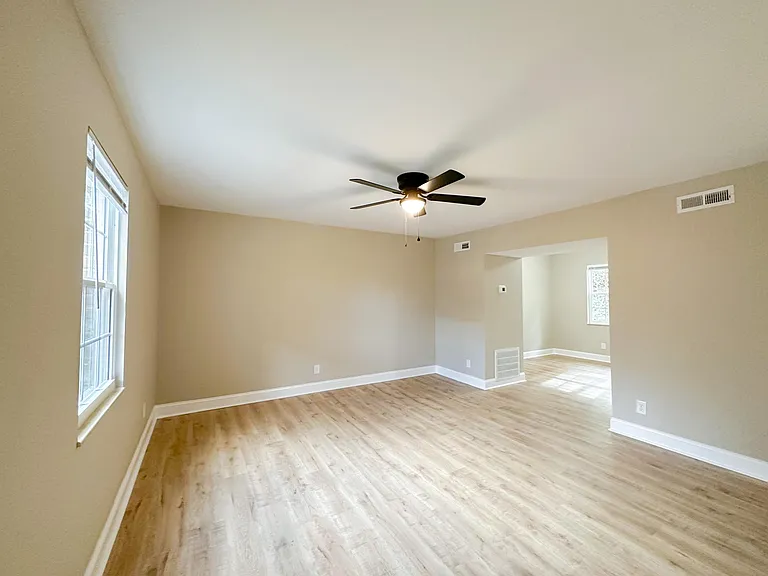 809 Teaberry Ln #B — Photo 5