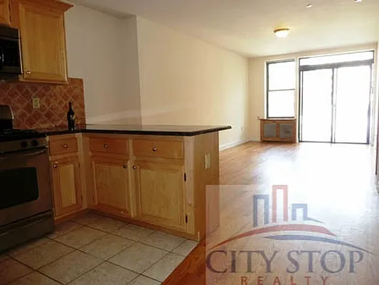 Rented by City Stop Realty | media 3