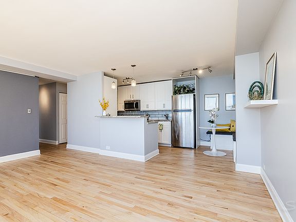 5th image of 3950 N Lake Shore Dr APT 2015