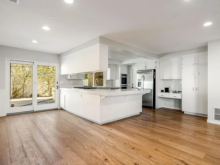 1316 Avenida De Cortez — Photo 15