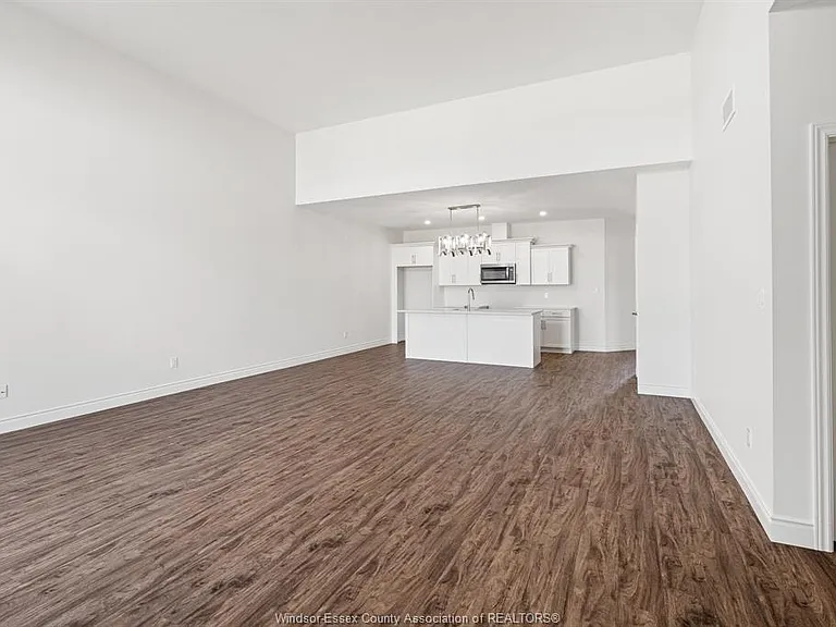 210 McLellan Ave — Photo 7