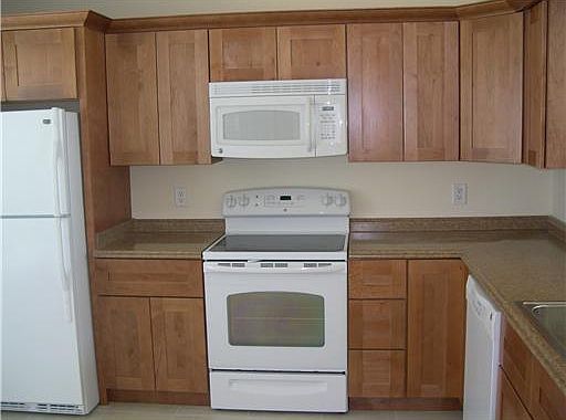 3rd image of 5190 Foxhall Dr S