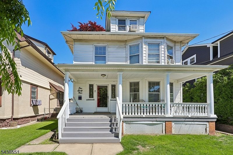 1st image of 164 Dewitt Ave