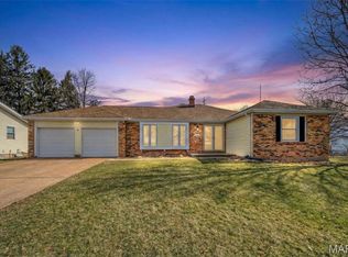 5881 Sir Edward Ln, Florissant, MO 63033
