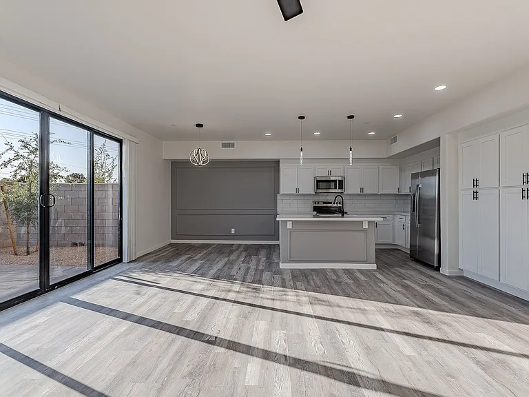55 W Thomas Ln — Photo 36