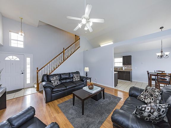 4th image of 2104 Debbie Ln