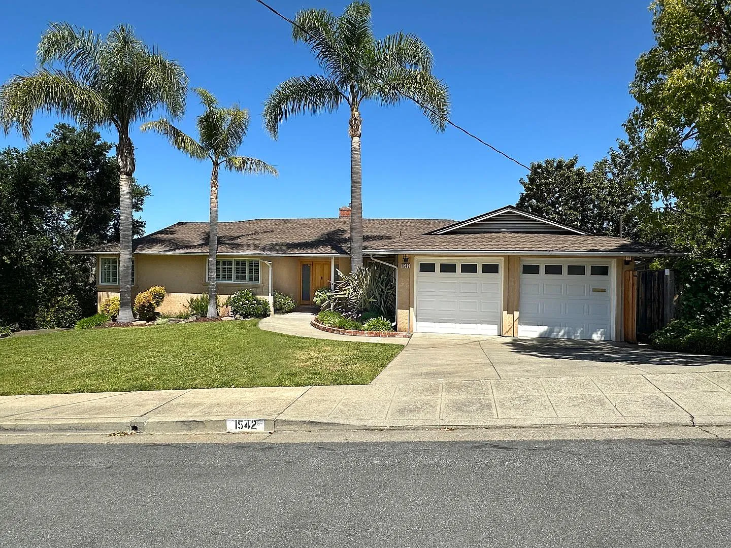 1542 Graff Ave photo 1