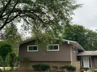 27W155 Carrel St, Winfield, IL 60190