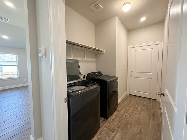 4300 Liberty Ln — Photo 12