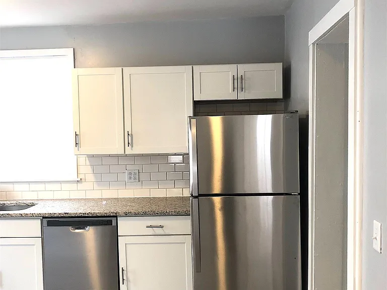 119 Henderson St — Photo 4
