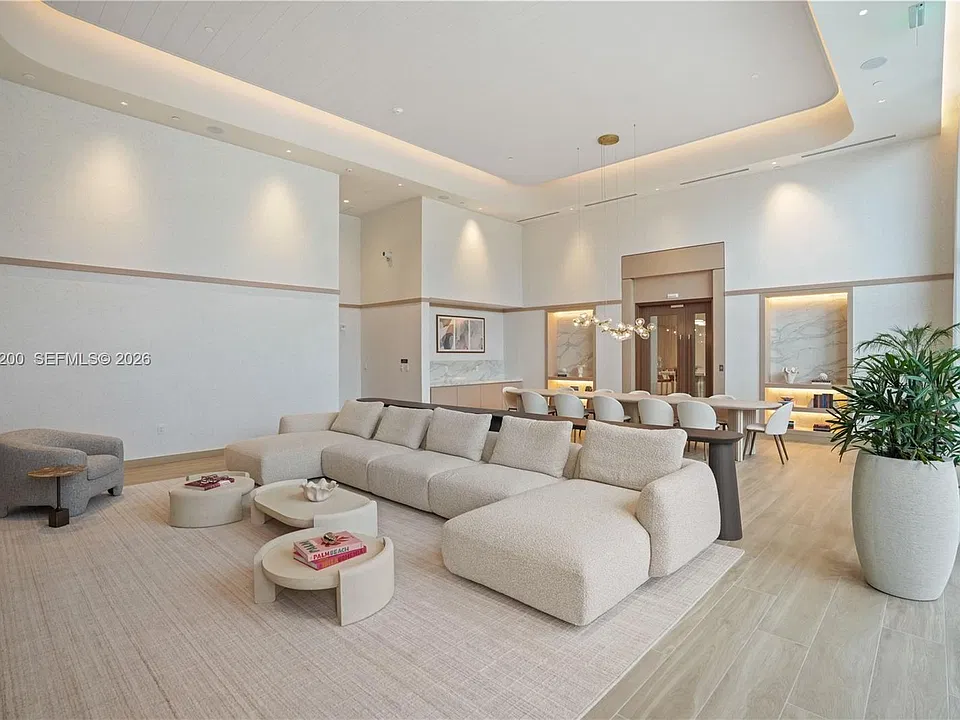 2411 Laguna Cir #2807