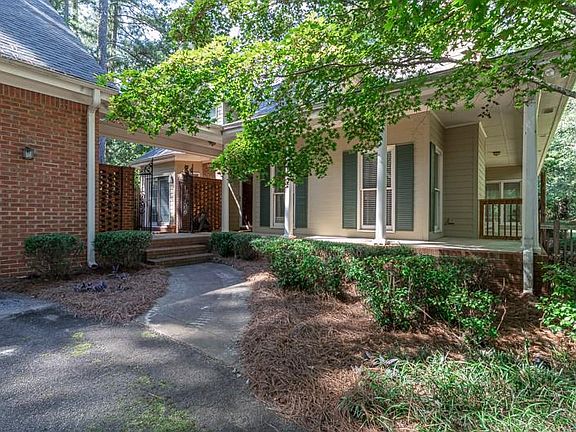3rd image of 2122 Woodland Ct