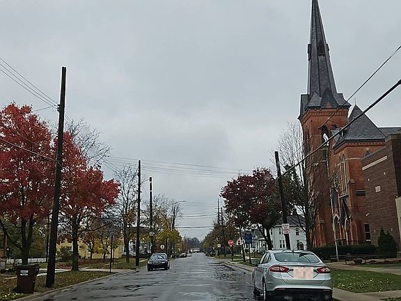 4th image of 208 Scott St