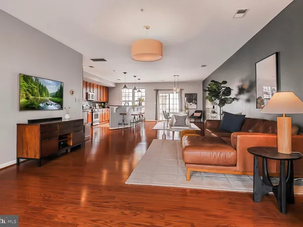 7943 Crescent Park Dr, Gainesville, VA 20155