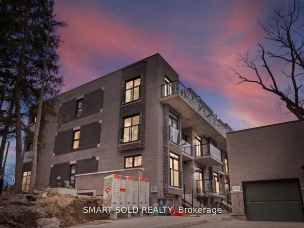 51 Winlock Park #24, Toronto, ON M2M 1Z1