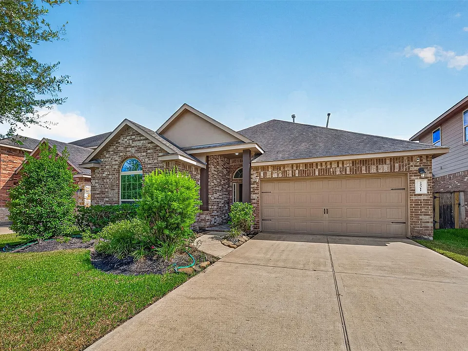 24311 Piazza Dr