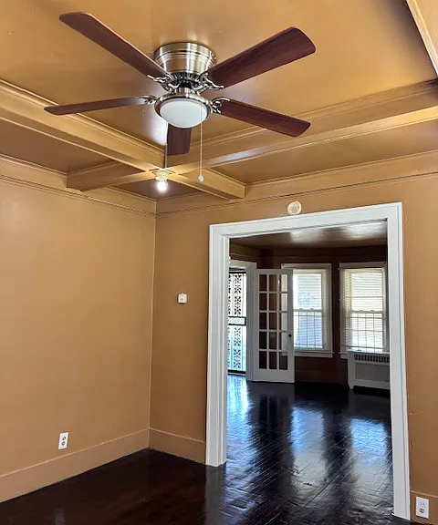 4915 Maplewood Ave — Photo 5
