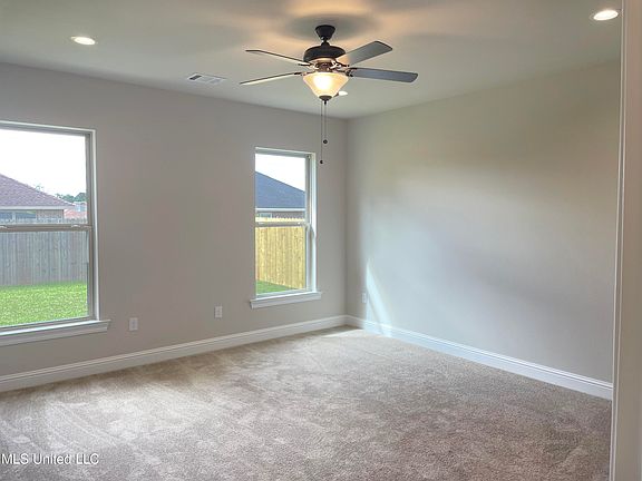 5th image of 18097 Evergreen Dr