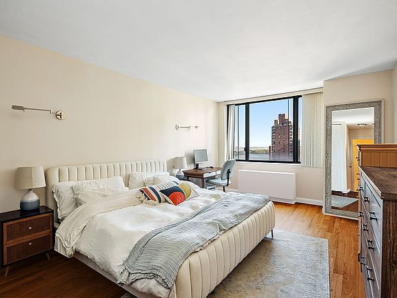 4th image of 245 E 93rd St APT 22J
