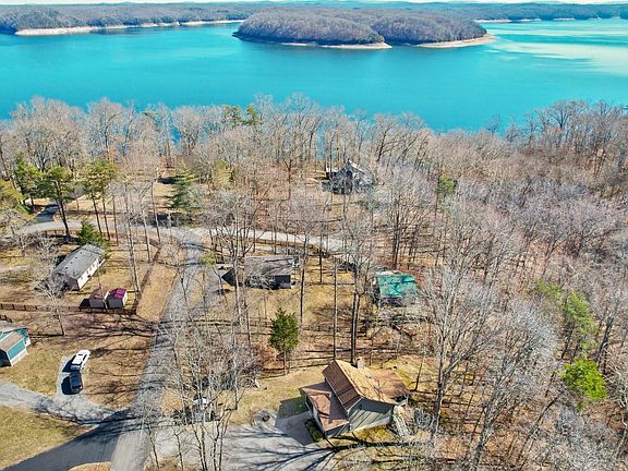 4th image of 370 Wesley Cir