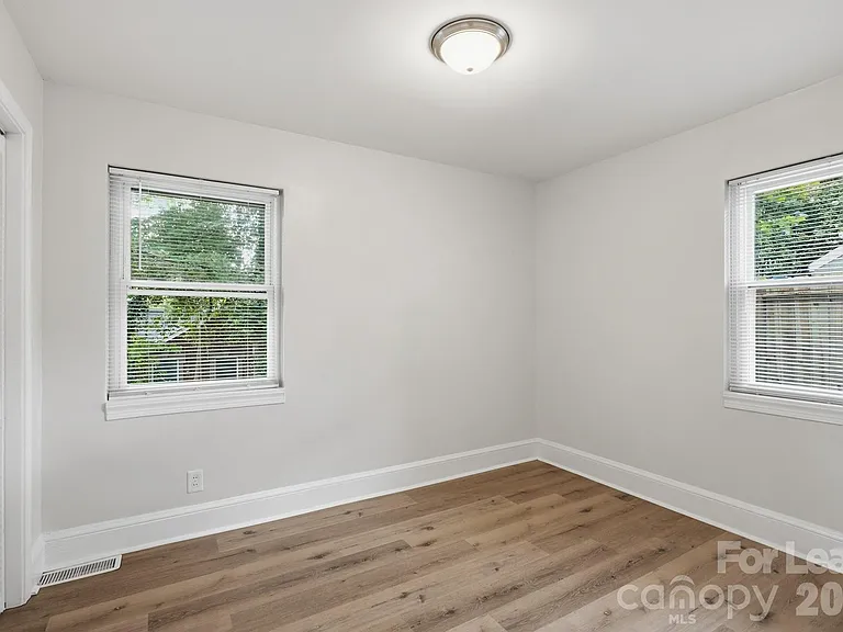 3101 Selwyn Ave — Photo 5