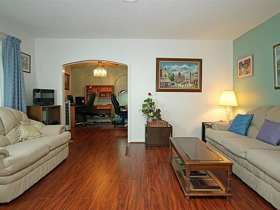 5th image of 1003 Woodfield Ln