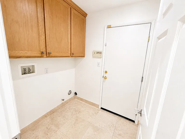8685 Orchard Park Dr — Photo 7