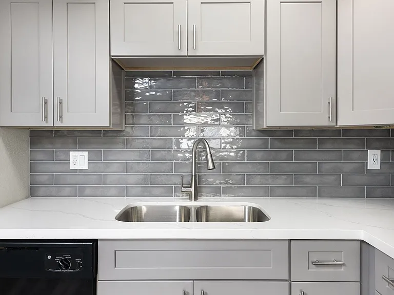 Stonybrook Apartments — Photo 9