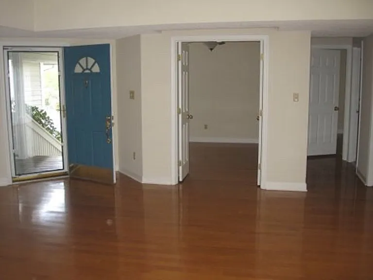 320 Kirkwood Dr — Photo 8