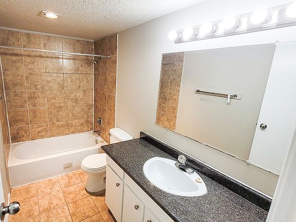 5th image of 2814 Pratt Cres #505768