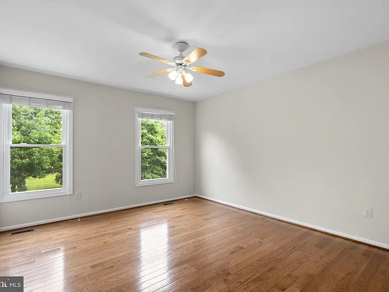 1119 Halesworth Dr — Photo 35